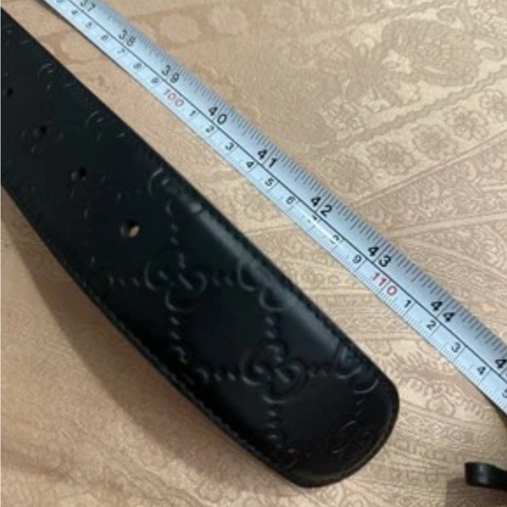Gucci Embossed Black Belt with Silver Logo Buckle - Picture 5 of 5
